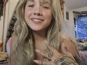 LunaLovely420  live sex cam