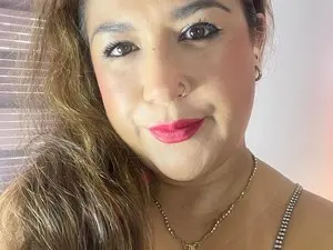Prettyhoney19  live sex cam