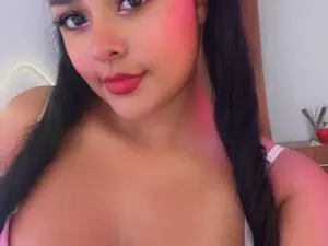 Gretamilan  live sex cam