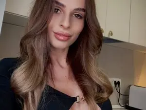 ElaraShine  live sex cam
