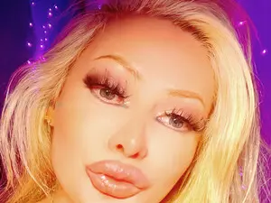 BarbieVegas  live sex cam