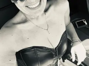 MILF_Kori  live sex cam