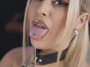 Bia_blondie  live sex cam