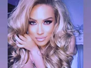 Ana_Hamsa  live sex cam