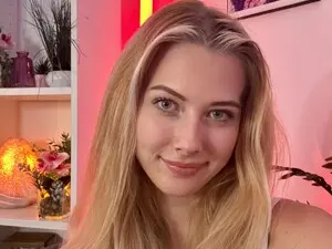 EmilySwan  live sex cam