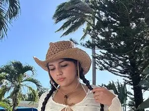 Melanie_Harl  live sex cam