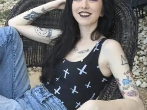 Lovelylucy  live sex cam