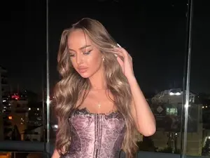 SinfulSienna  live sex cam