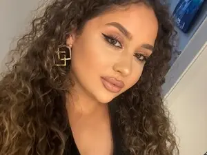 CurlyMaddie  live sex cam