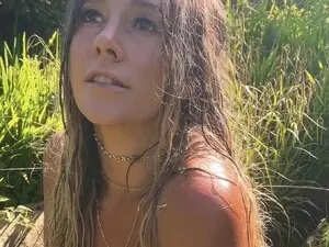 IzzyPeaches21  live sex cam