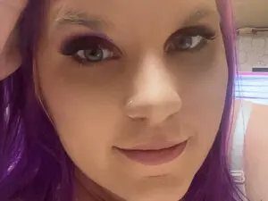 JuicyBottom91  live sex cam