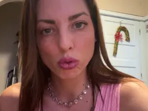 Lunalynne777  live sex cam