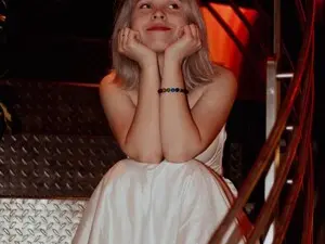 LuizaShine  live sex cam