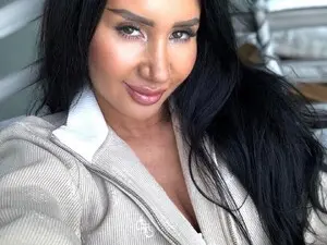 AnnaRhodes  live sex cam