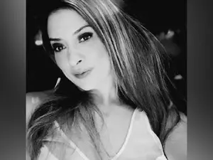 Lyllyam  live sex cam