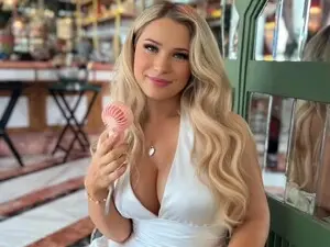 Shyygirlmasha  live sex cam