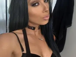 Angel_Eyes95  live sex cam