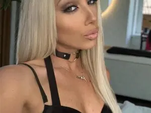 Angel_Eyes95  live sex cam