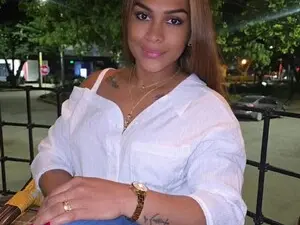 Alessadra  live sex cam