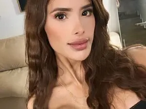 Veracarusso  live sex cam