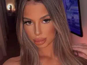 Aryaaxo  live sex cam