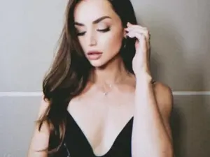 Lanie__Love  live sex cam