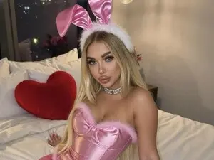 Holly_molly8  live sex cam
