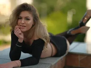 NayaQuinn  live sex cam