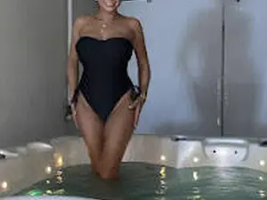Alycia_xo  live sex cam