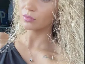 AllyPinkLips  live sex cam