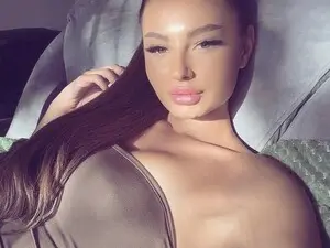 Broklyne  live sex cam