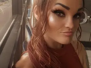 Breezybuns69  live sex cam