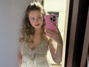 SilkyBella  live sex cam