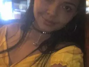 Reina222  live sex cam