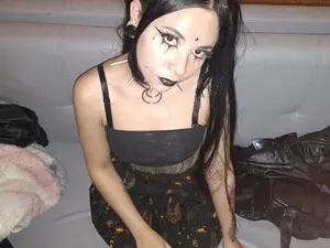 Brokendoll666  live sex cam