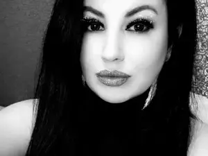 Poison_Rose_  live sex cam