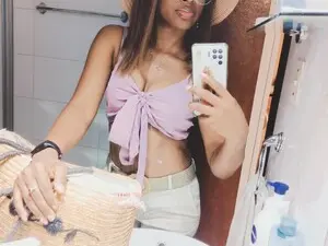 Taty33  live sex cam