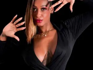 NahomyOwen  live sex cam