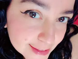 Lucia_vonne_  live sex cam