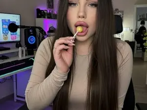 Sp1cyGirl  live sex cam