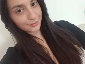 Cherrypie99  live sex cam