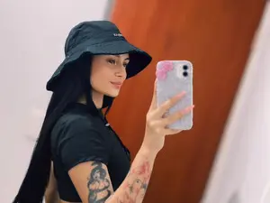 Lilith_petit_  live sex cam