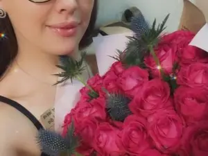 LolaBeach  live sex cam