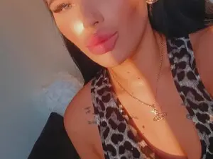 Squirtqueen69  live sex cam