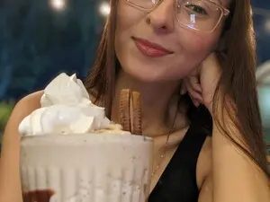 Alexia__27  live sex cam