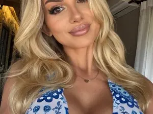 CorneliaBaby  live sex cam