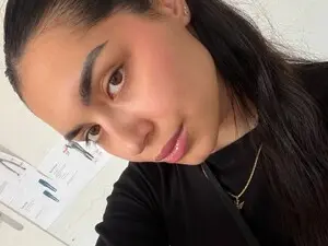 Yourbella37  live sex cam