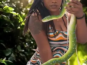 MedusasLair  live sex cam