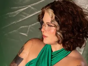 Maddyredhairy  live sex cam
