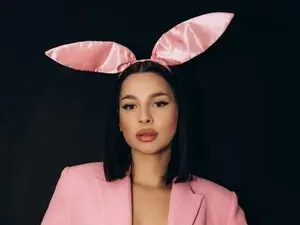 WonderWomann  live sex cam